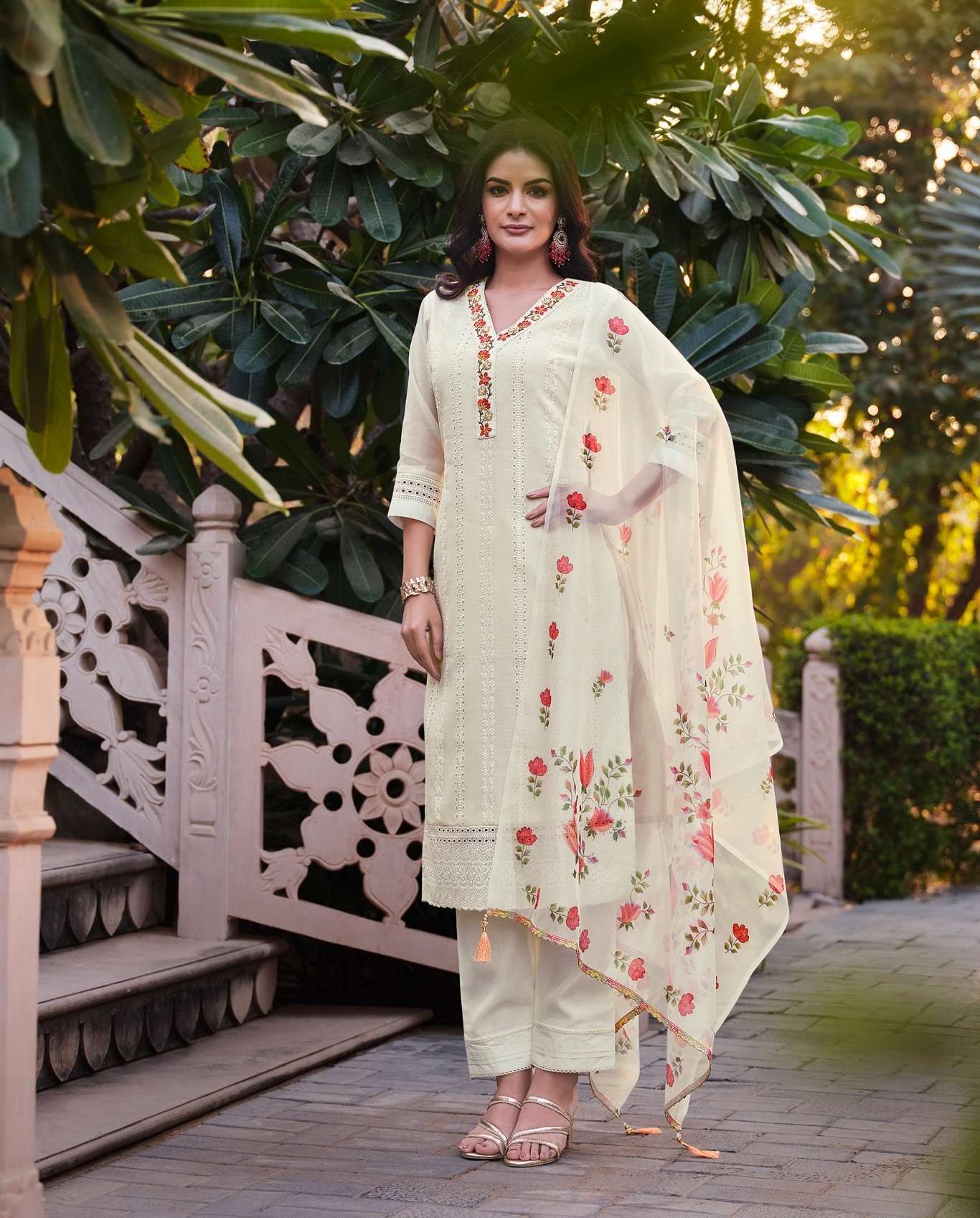 Chikan Anarkali Suits... - Lucknow chikankari wholesale | Facebook