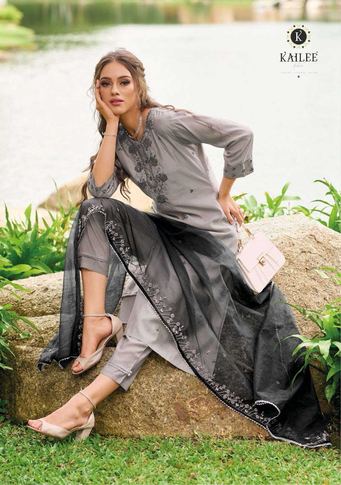 KAILEE FASHION EHASSAS Kurti pant dupatta 