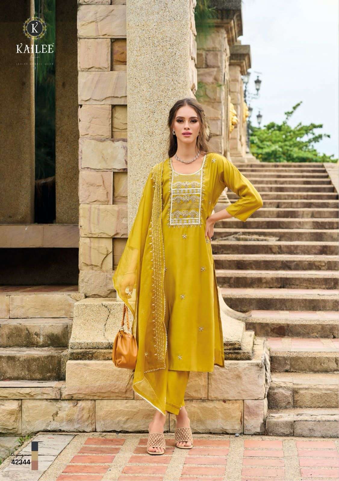 KAILEE FASHION EHASSAS Kurti pant dupatta 