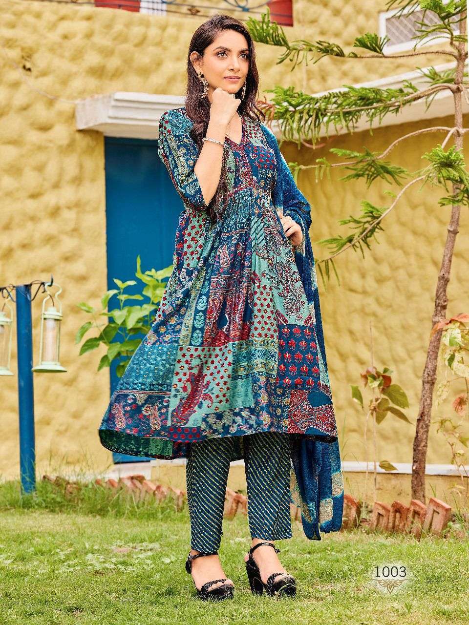 Vitara Fashion Presnets Toran Pure Heavy Lawn Kurtis Wholesale Rate In  Surat - Sai Dresses