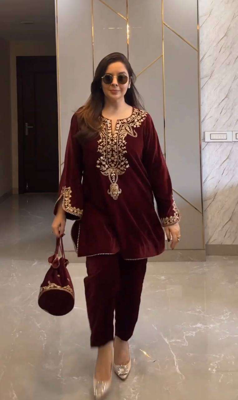 1156 Heavy Velvet Embroidered Salwar Suits Wholesale Salwar Kameez Online