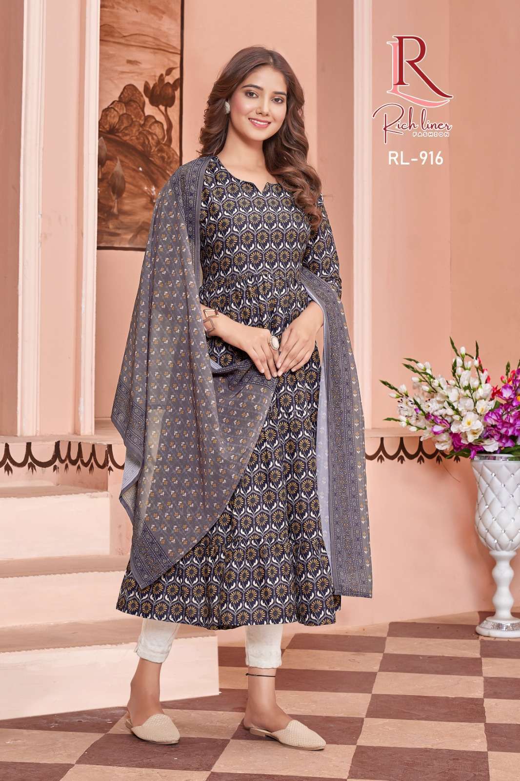 Latest Designer Kurtis For Women In Fashion 2021 | Kurti designs, Stylish  dresses, Designer kurti patterns