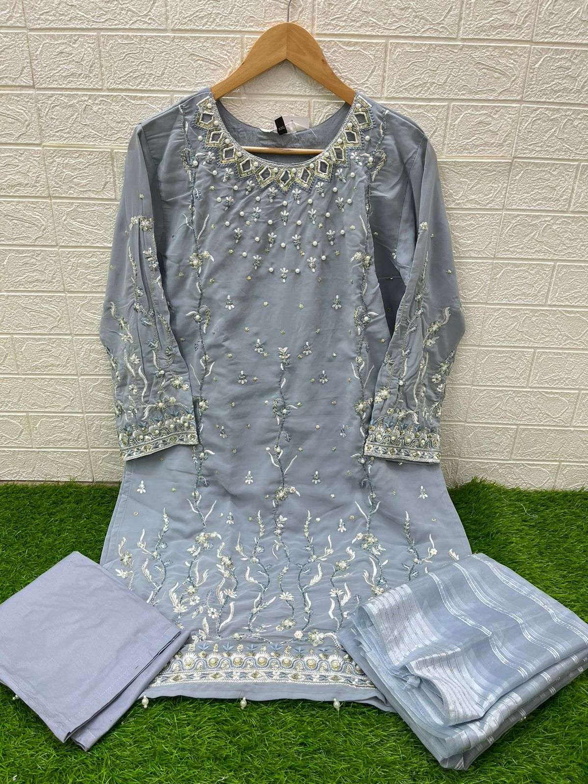 Laxuria Trendz 1328 Georgette Pakistani designer Salwar Kameez