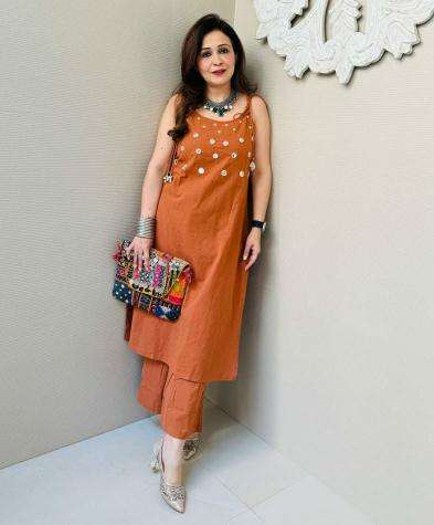 Cotton with beautiful white 4kodi Kurtis for women in Mumbai