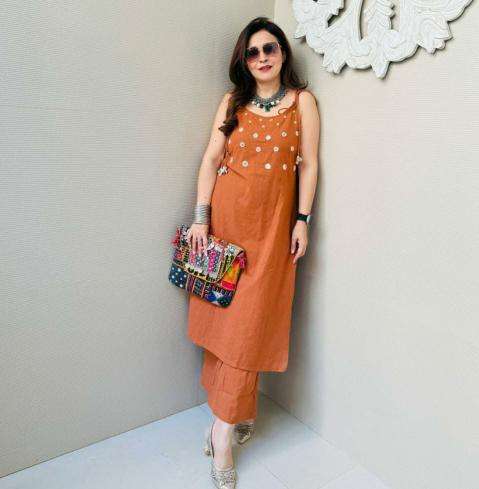 Cotton with beautiful white 4kodi Kurtis for women in Mumbai