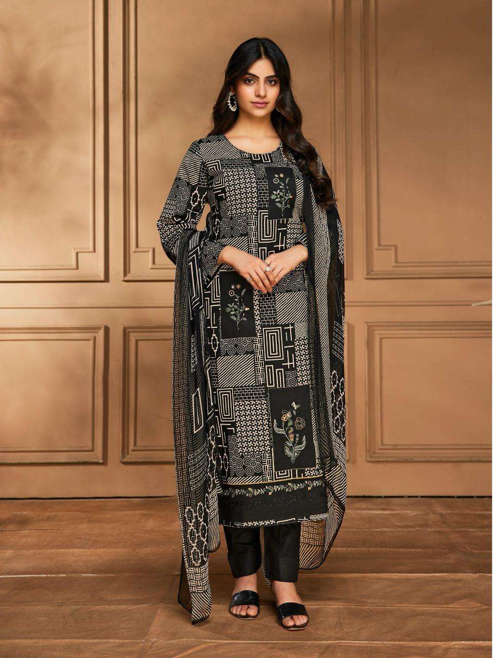 Ibiza fashion mantra Pakistani designer suits in Kolkata