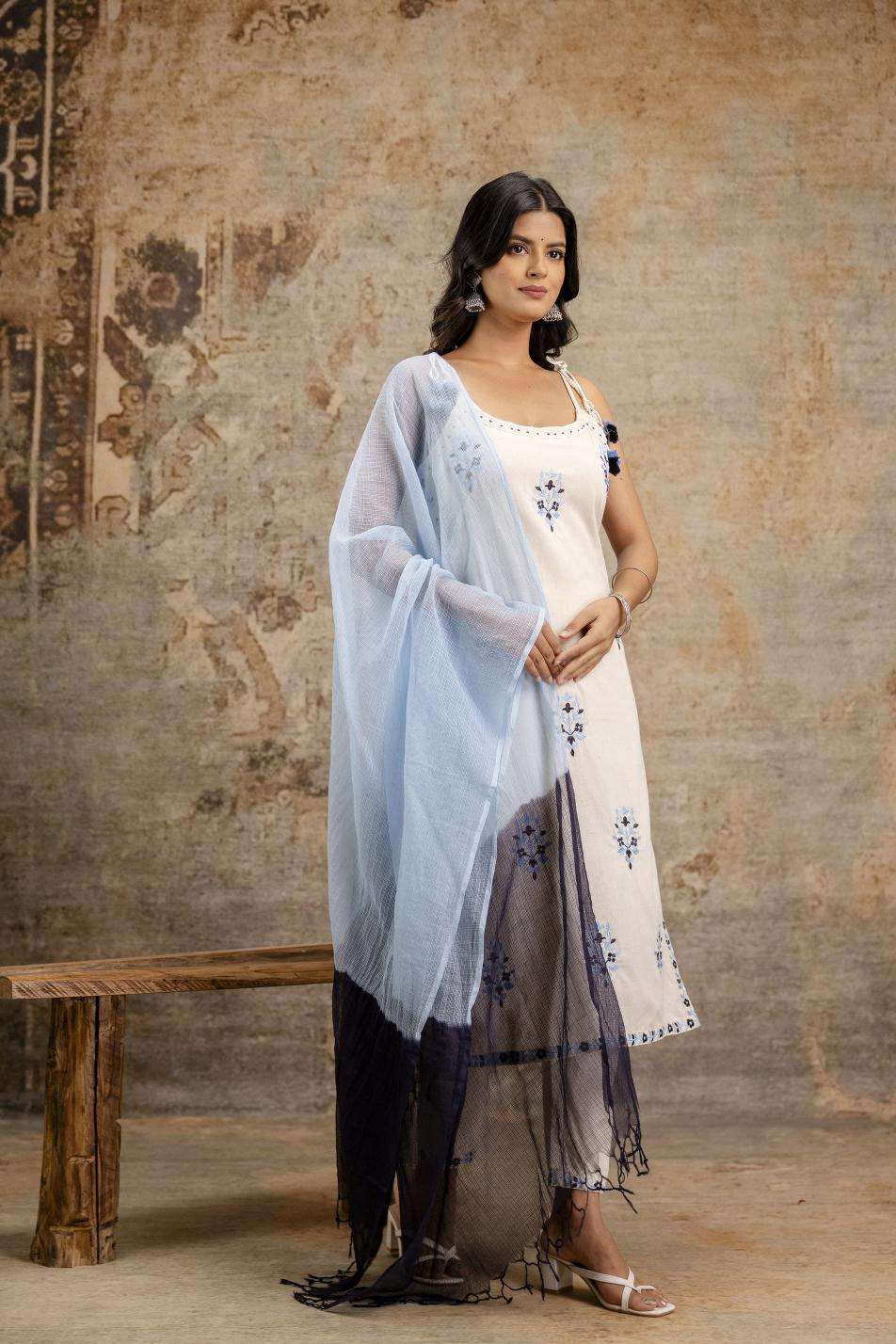 Kapdathread Cotton flex embroidered 3 Kurtis wholesale market in Kolkata