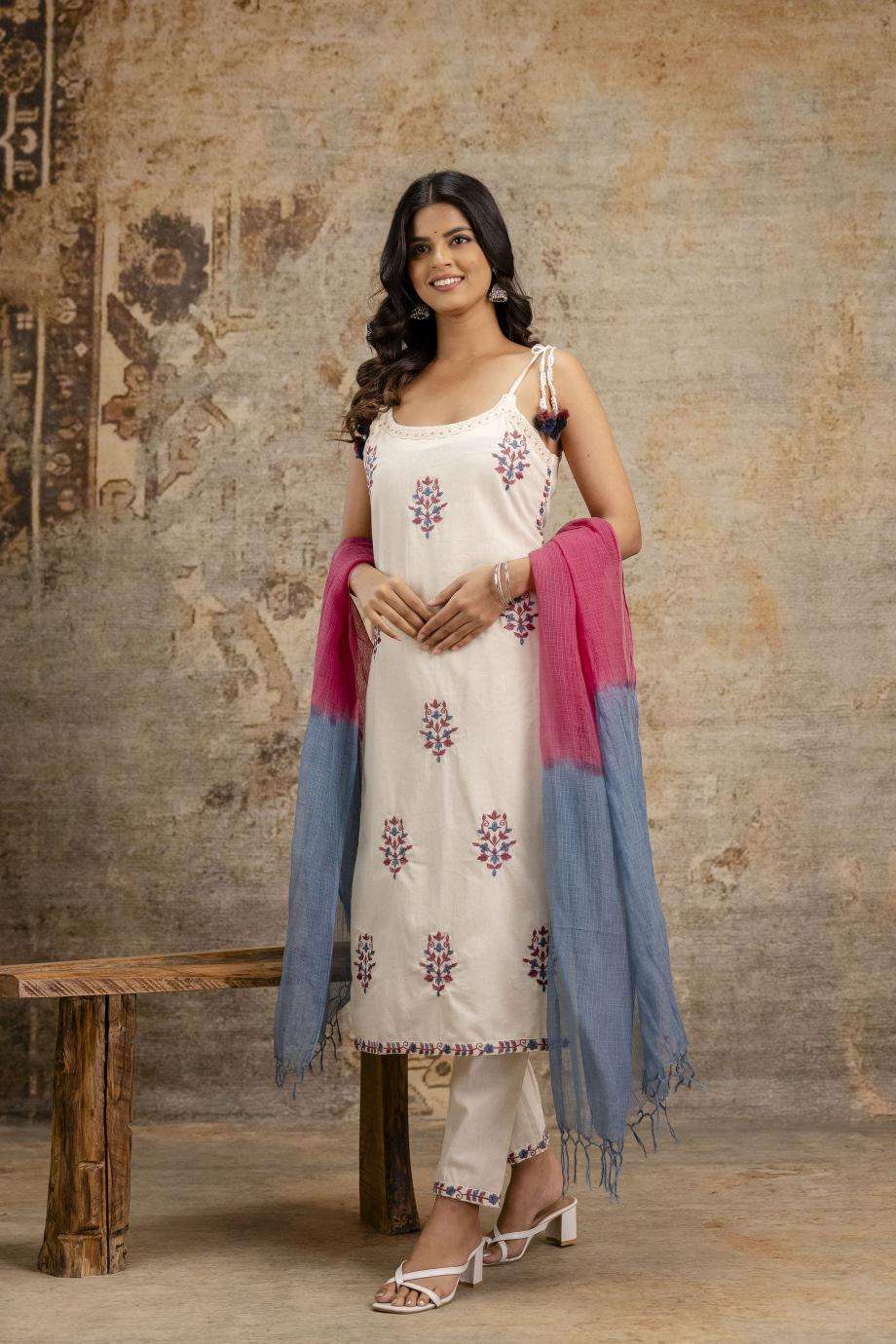 Kapdathread Cotton flex embroidered 3 Kurtis wholesale market in Kolkata