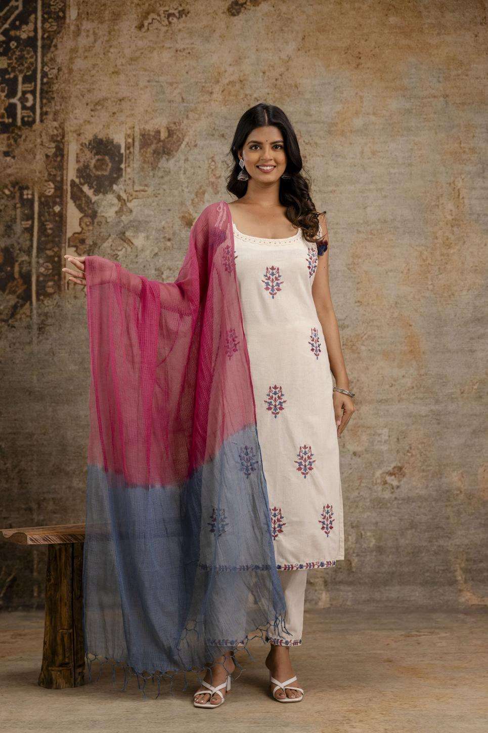 Kapdathread Cotton flex embroidered 3 Kurtis wholesale market in Kolkata