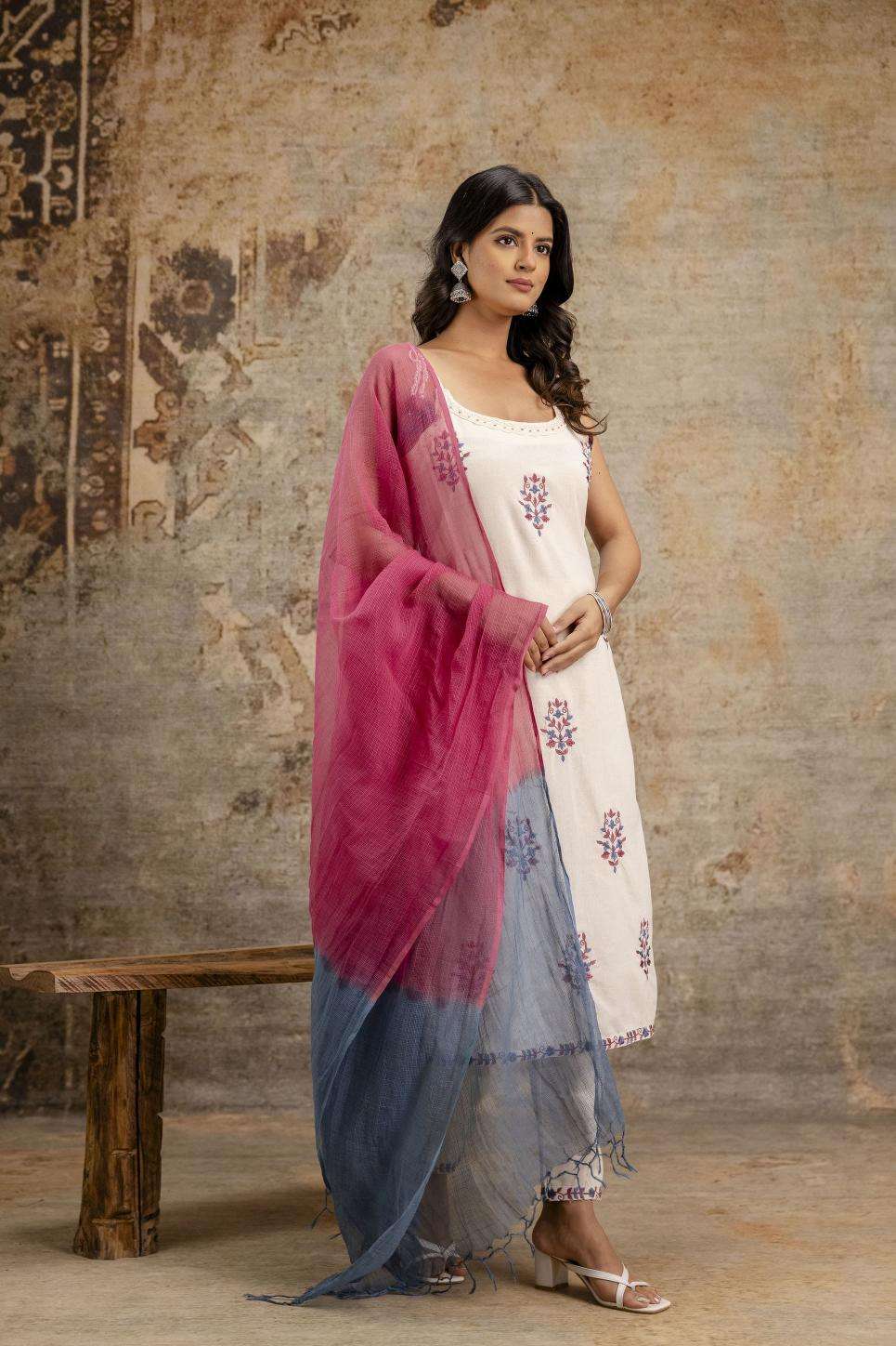 Kapdathread Cotton flex embroidered 3 Kurtis wholesale market in Kolkata