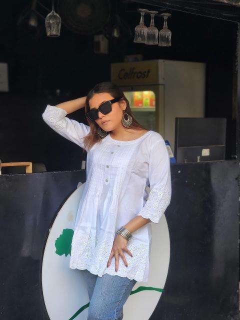 Slim fit short cotton kurtis manufacturing unit in surat
