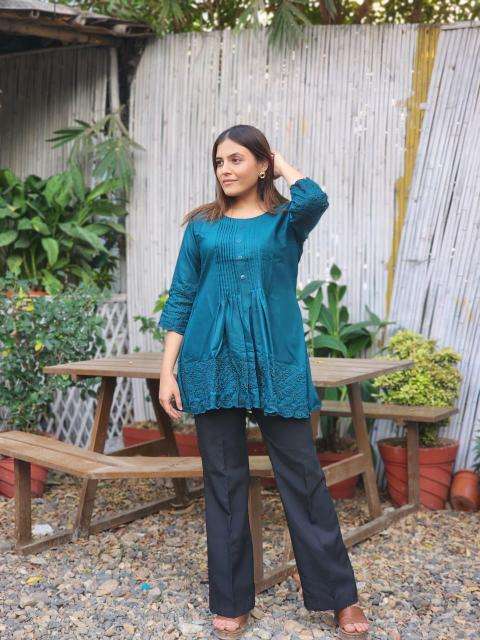 Slim fit short cotton kurtis manufacturing unit in surat