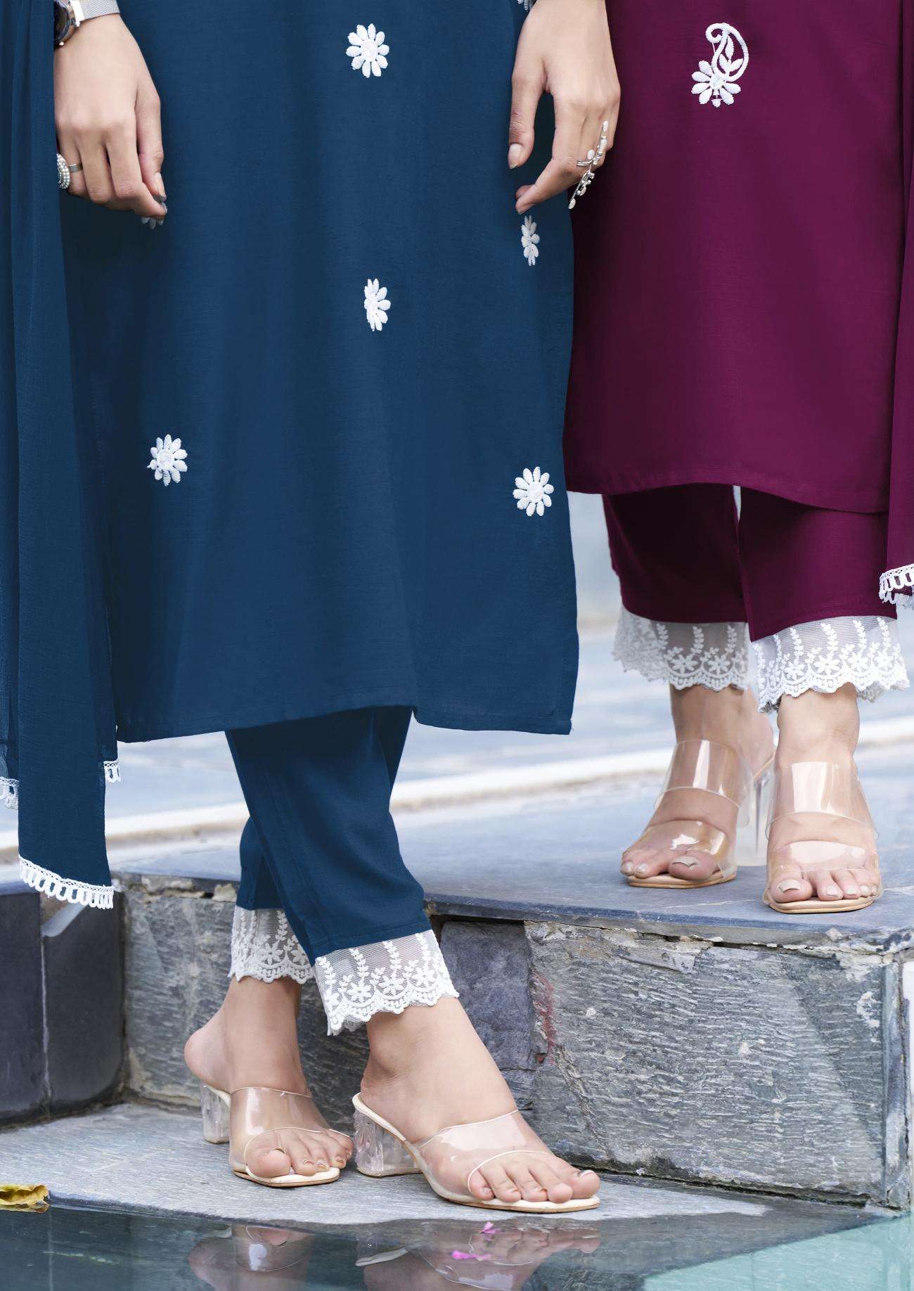 Woodee white lotus Kurti suppliers in Kolkata