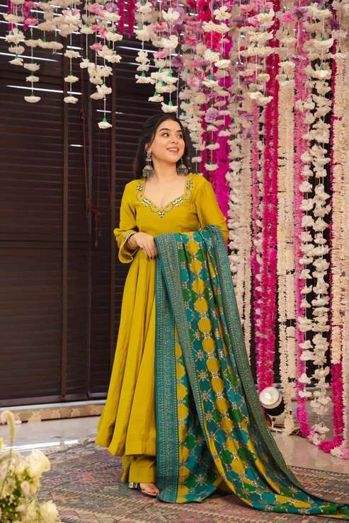 Dmuskan 2 Silk Chanderi Wholesale Kurti suppliers