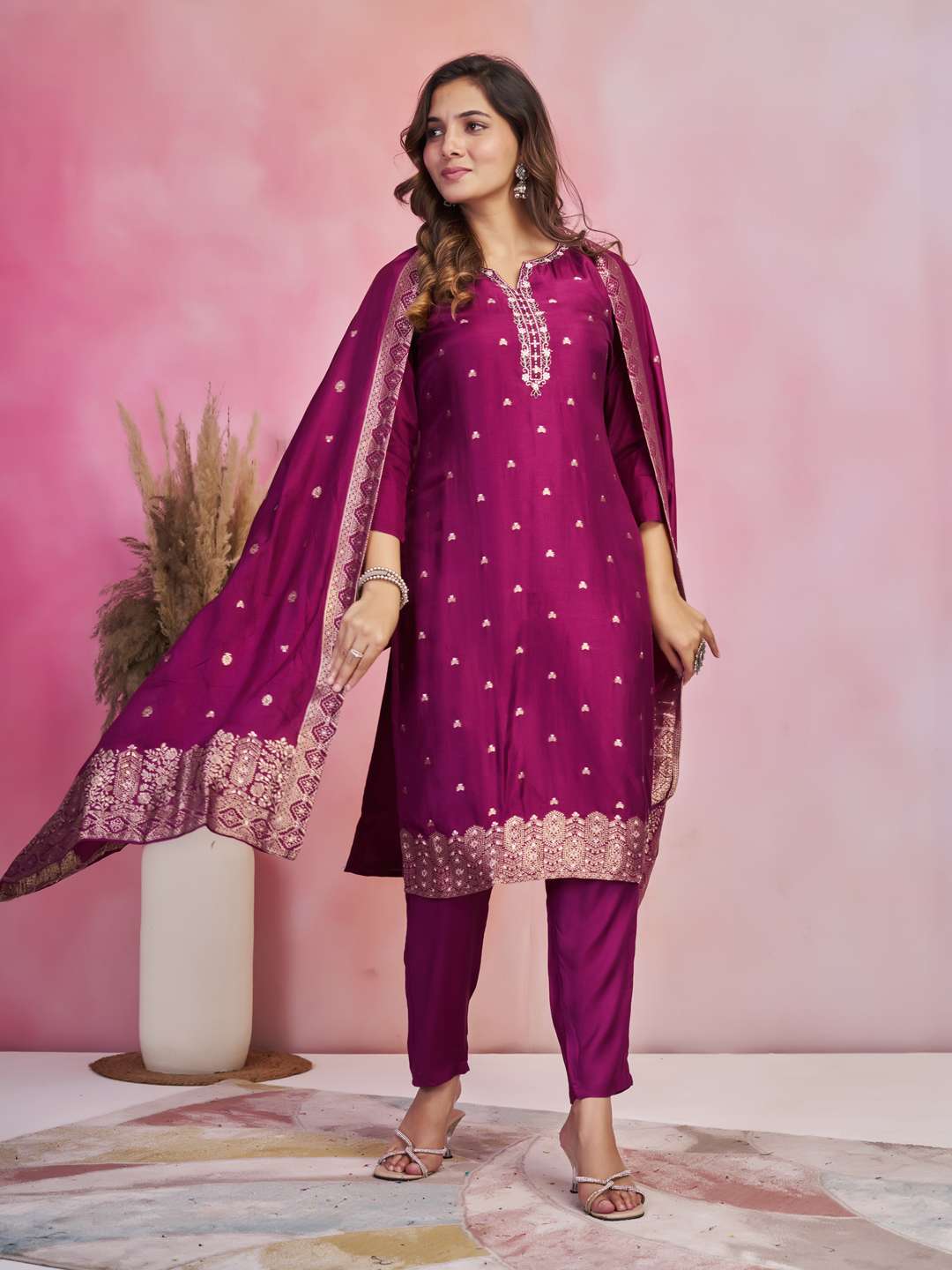 Hr 1732 Dola Jaquard Kurti suppliers in Surat