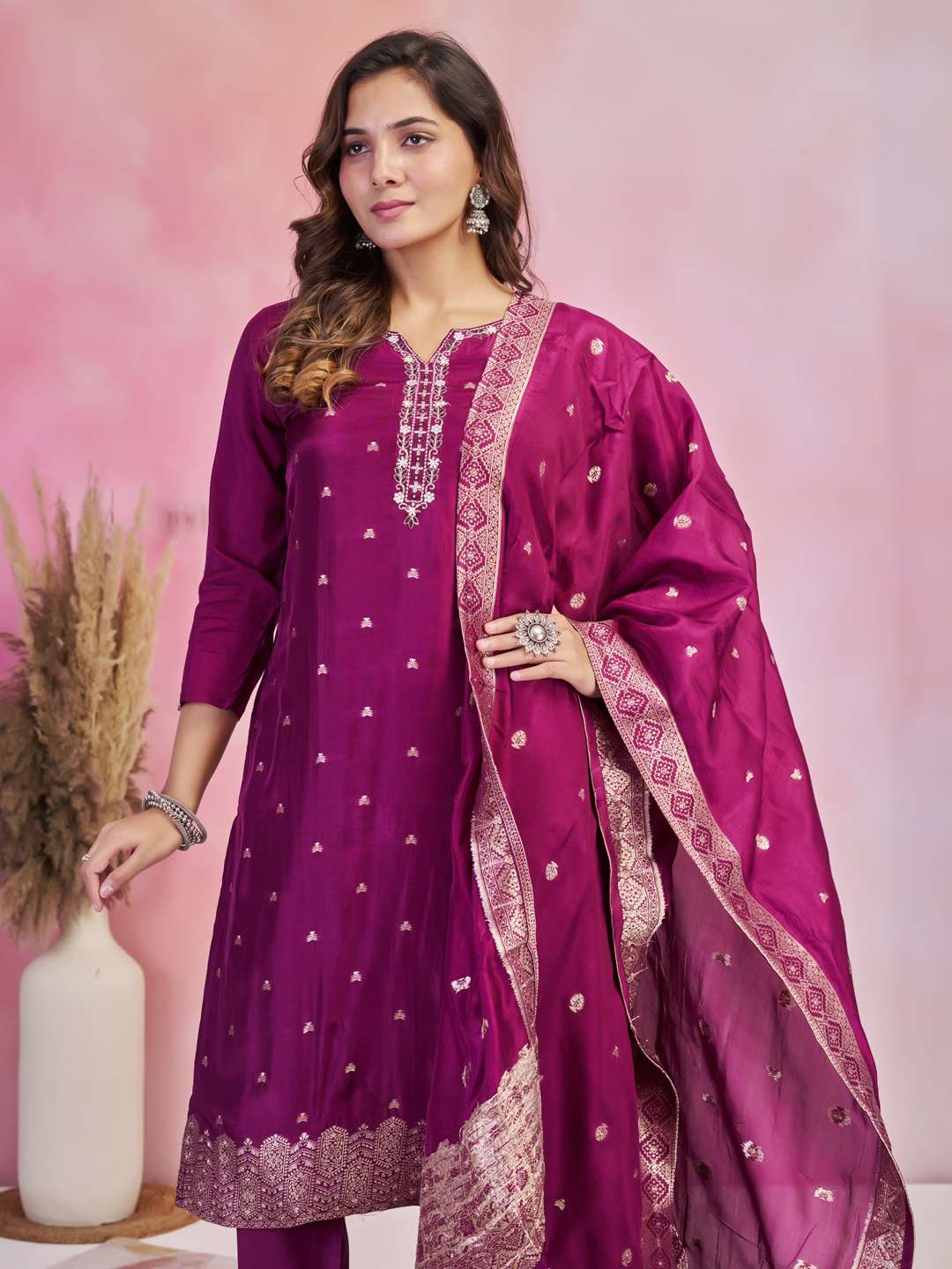 Hr 1732 Dola Jaquard Kurti suppliers in Surat