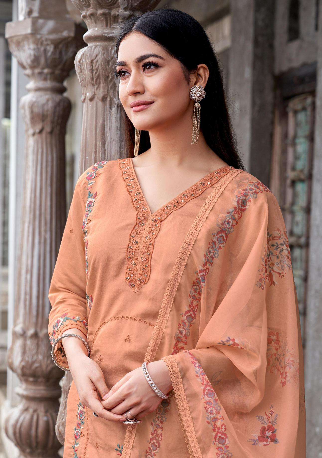 Wooglee poorvika Wholesale Kurti market in Mumbai