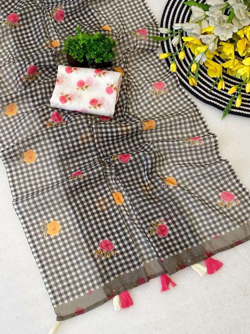 Sandhya indira linen Saree market prices in Vadodara