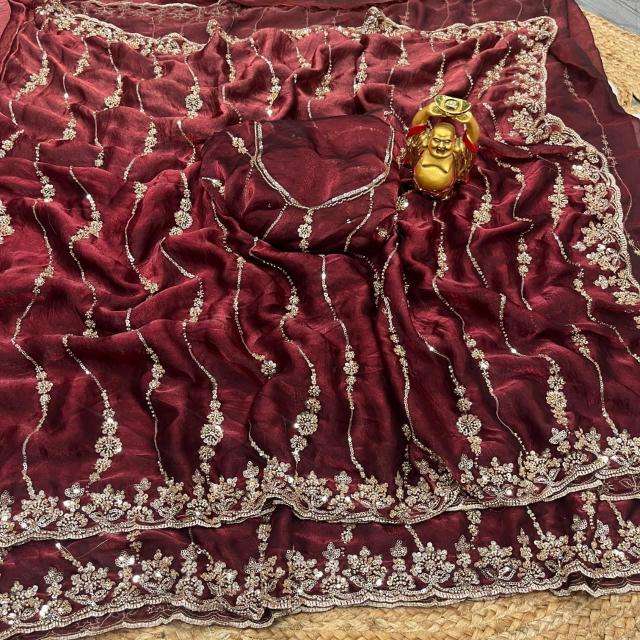 Mahotsav pavikaw olesale saree market in surat 