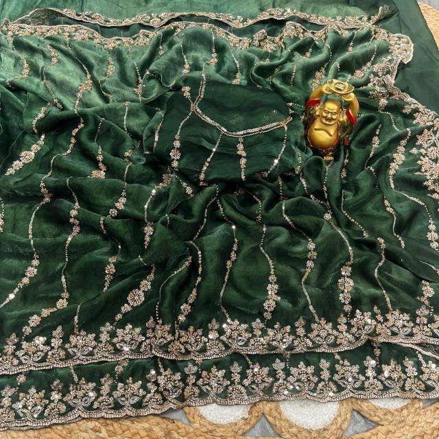 Mahotsav pavikaw olesale saree market in surat 