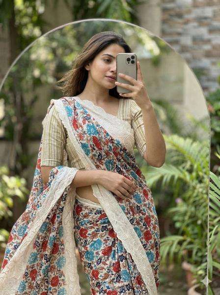 Svara Wholesale saree market in Gujarat