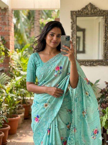 Svara Wholesale saree market in Gujarat
