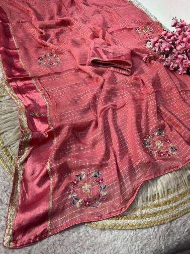 Vinayak checks Saree wholesalers in Ahmedabad