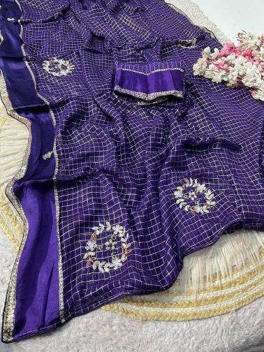 Vinayak checks Saree wholesalers in Ahmedabad