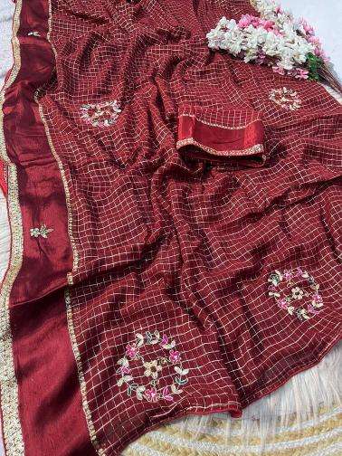 Vinayak checks Saree wholesalers in Ahmedabad