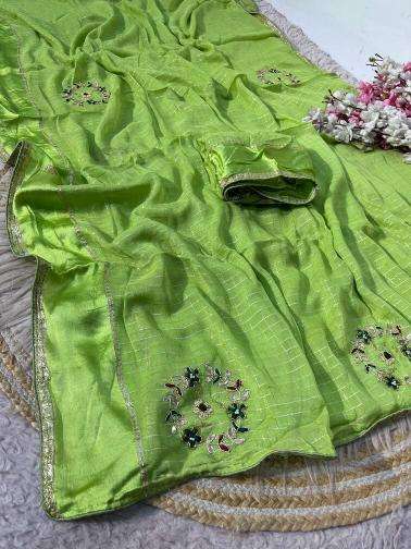 Vinayak checks Saree wholesalers in Ahmedabad