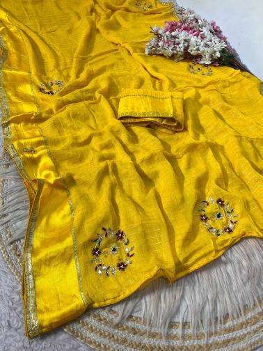 Vinayak checks Saree wholesalers in Ahmedabad