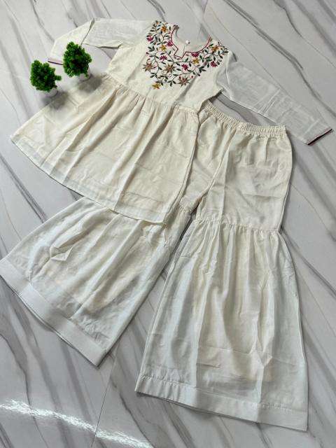 90s fashion Wholesale Salwar Kameez in Vadodara